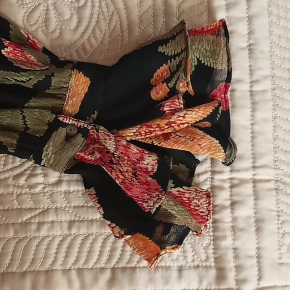 Chico’s long sleeved floral print Blouse - Picture 5 of 7